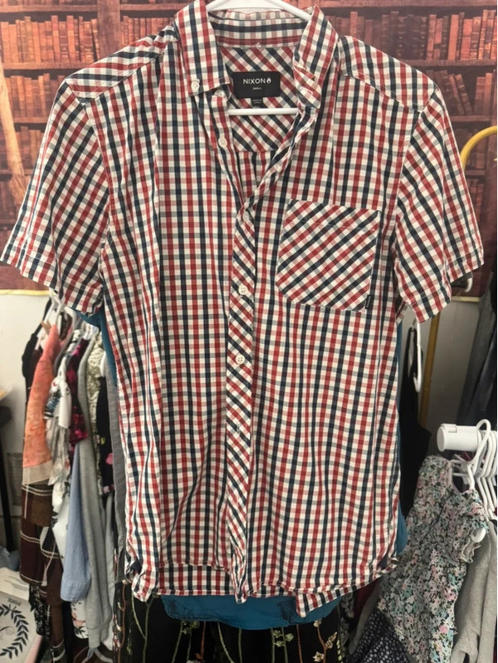 Nice button up shirt for men - vintage Nixon brand size S - checkered pattern!